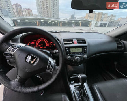 Черный Хонда Аккорд, объемом двигателя 2.35 л и пробегом 325 тыс. км за 6200 $, фото 13 на Automoto.ua