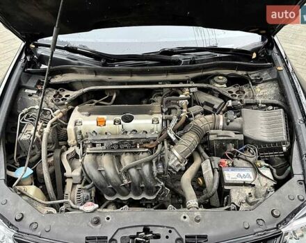 Черный Хонда Аккорд, объемом двигателя 2.4 л и пробегом 310 тыс. км за 10000 $, фото 11 на Automoto.ua