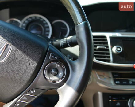 Черный Хонда Аккорд, объемом двигателя 3.47 л и пробегом 125 тыс. км за 15500 $, фото 16 на Automoto.ua