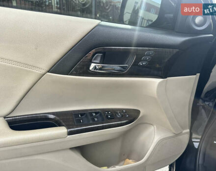 Черный Хонда Аккорд, объемом двигателя 3.47 л и пробегом 182 тыс. км за 12500 $, фото 16 на Automoto.ua