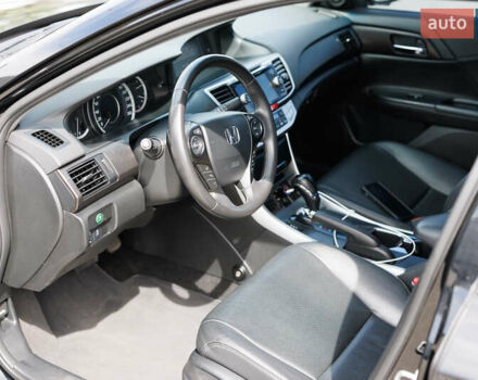 Черный Хонда Аккорд, объемом двигателя 2.36 л и пробегом 198 тыс. км за 15000 $, фото 6 на Automoto.ua