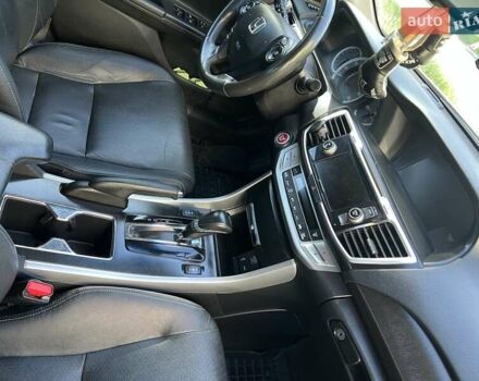 Черный Хонда Аккорд, объемом двигателя 2.4 л и пробегом 185 тыс. км за 12000 $, фото 11 на Automoto.ua