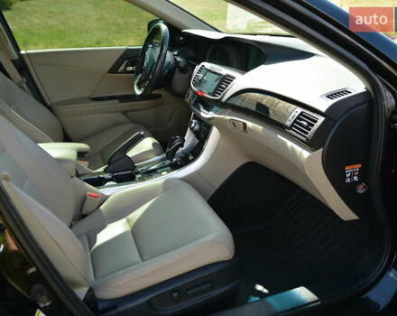 Черный Хонда Аккорд, объемом двигателя 3.47 л и пробегом 125 тыс. км за 15500 $, фото 17 на Automoto.ua