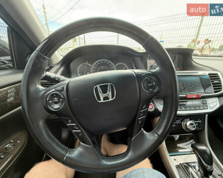 Черный Хонда Аккорд, объемом двигателя 3.47 л и пробегом 308 тыс. км за 15990 $, фото 20 на Automoto.ua