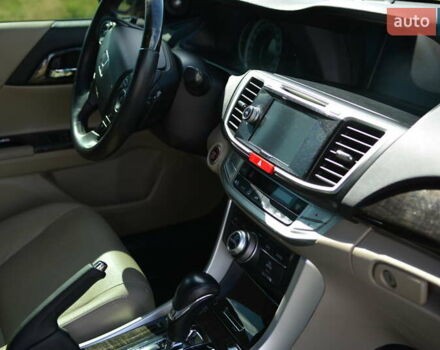 Черный Хонда Аккорд, объемом двигателя 3.47 л и пробегом 125 тыс. км за 15500 $, фото 26 на Automoto.ua