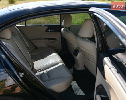 Черный Хонда Аккорд, объемом двигателя 3.47 л и пробегом 125 тыс. км за 15500 $, фото 18 на Automoto.ua