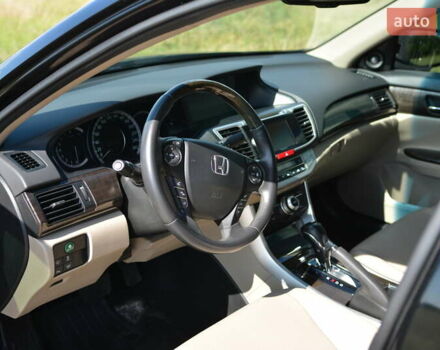 Черный Хонда Аккорд, объемом двигателя 3.47 л и пробегом 125 тыс. км за 15500 $, фото 34 на Automoto.ua