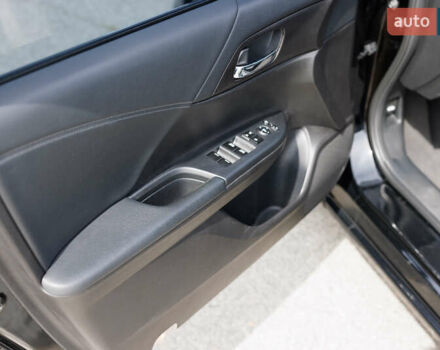 Черный Хонда Аккорд, объемом двигателя 2.36 л и пробегом 198 тыс. км за 15000 $, фото 7 на Automoto.ua