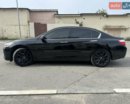 Черный Хонда Аккорд, объемом двигателя 3.47 л и пробегом 182 тыс. км за 12500 $, фото 3 на Automoto.ua