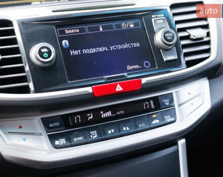 Черный Хонда Аккорд, объемом двигателя 2.36 л и пробегом 198 тыс. км за 15000 $, фото 8 на Automoto.ua