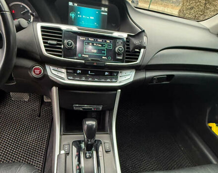 Хонда Аккорд 2015 в Львове на Automoto.ua Черный Хонда Аккорд, объемом двигателя 2.35 л и пробегом 130 тыс. км за 12750 $, фото 14 на Automoto.ua