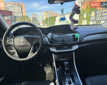 Черный Хонда Аккорд, объемом двигателя 2.4 л и пробегом 119 тыс. км за 15000 $, фото 8 на Automoto.ua