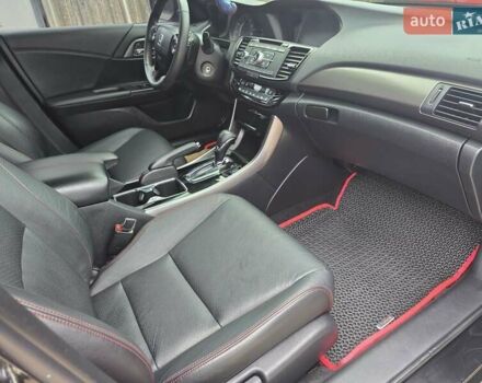 Черный Хонда Аккорд, объемом двигателя 2.35 л и пробегом 80 тыс. км за 14000 $, фото 7 на Automoto.ua