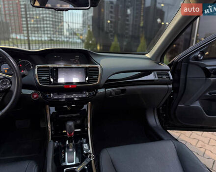 Черный Хонда Аккорд, объемом двигателя 3.5 л и пробегом 136 тыс. км за 17700 $, фото 15 на Automoto.ua