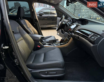 Черный Хонда Аккорд, объемом двигателя 3.5 л и пробегом 136 тыс. км за 17700 $, фото 11 на Automoto.ua