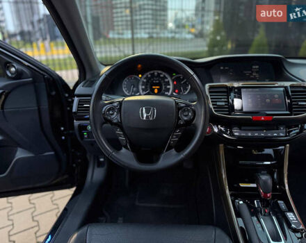 Черный Хонда Аккорд, объемом двигателя 3.5 л и пробегом 136 тыс. км за 17700 $, фото 16 на Automoto.ua