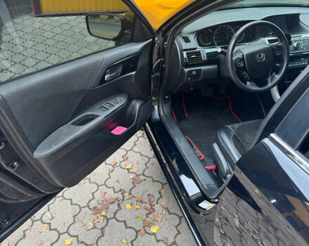 Черный Хонда Аккорд, объемом двигателя 2.4 л и пробегом 190 тыс. км за 15000 $, фото 4 на Automoto.ua