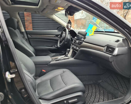 Черный Хонда Аккорд, объемом двигателя 1.5 л и пробегом 74 тыс. км за 17777 $, фото 17 на Automoto.ua