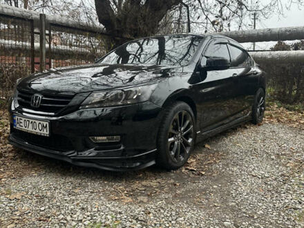 Черный Хонда Аккорд, объемом двигателя 3.47 л и пробегом 109 тыс. км за 19000 $, фото 1 на Automoto.ua
