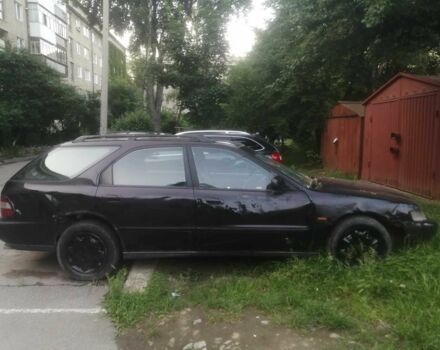 Фиолетовый Хонда Аккорд, объемом двигателя 2 л и пробегом 300 тыс. км за 850 $, фото 2 на Automoto.ua