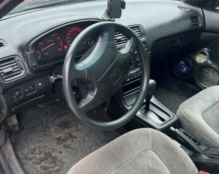 Красный Хонда Аккорд, объемом двигателя 2 л и пробегом 300 тыс. км за 2600 $, фото 1 на Automoto.ua