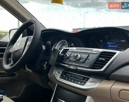 Красный Хонда Аккорд, объемом двигателя 2.4 л и пробегом 224 тыс. км за 9990 $, фото 3 на Automoto.ua