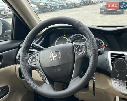 Красный Хонда Аккорд, объемом двигателя 2.4 л и пробегом 224 тыс. км за 9990 $, фото 12 на Automoto.ua