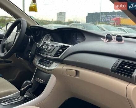 Красный Хонда Аккорд, объемом двигателя 2.4 л и пробегом 224 тыс. км за 9990 $, фото 6 на Automoto.ua