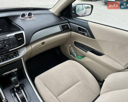 Красный Хонда Аккорд, объемом двигателя 2.4 л и пробегом 224 тыс. км за 9990 $, фото 11 на Automoto.ua