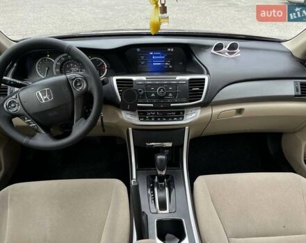 Красный Хонда Аккорд, объемом двигателя 2.4 л и пробегом 224 тыс. км за 9990 $, фото 13 на Automoto.ua