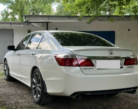 Красный Хонда Аккорд, объемом двигателя 2.2 л и пробегом 203 тыс. км за 10800 $, фото 3 на Automoto.ua