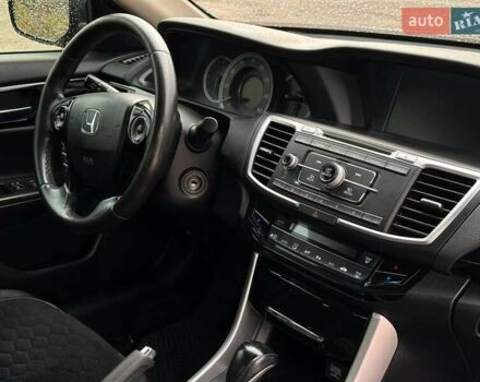 Красный Хонда Аккорд, объемом двигателя 2.36 л и пробегом 184 тыс. км за 13350 $, фото 14 на Automoto.ua