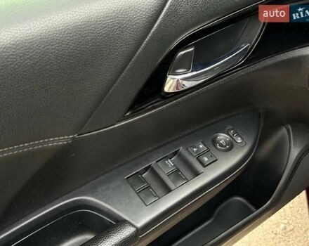 Красный Хонда Аккорд, объемом двигателя 2.36 л и пробегом 184 тыс. км за 13350 $, фото 19 на Automoto.ua