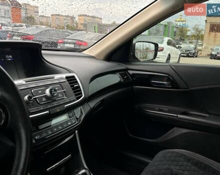 Красный Хонда Аккорд, объемом двигателя 2.36 л и пробегом 184 тыс. км за 13350 $, фото 21 на Automoto.ua