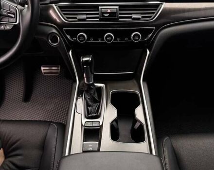 Красный Хонда Аккорд, объемом двигателя 1.5 л и пробегом 41 тыс. км за 17000 $, фото 5 на Automoto.ua