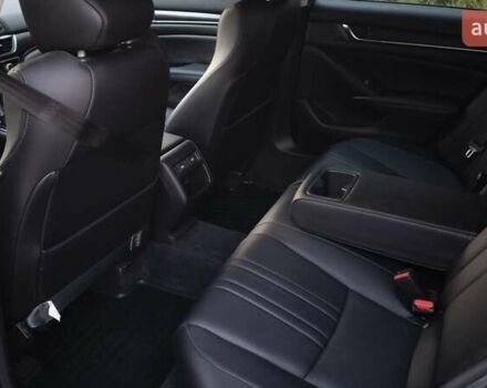 Красный Хонда Аккорд, объемом двигателя 1.5 л и пробегом 14 тыс. км за 19900 $, фото 2 на Automoto.ua