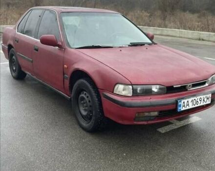 Красный Хонда Аккорд, объемом двигателя 2 л и пробегом 300 тыс. км за 800 $, фото 1 на Automoto.ua