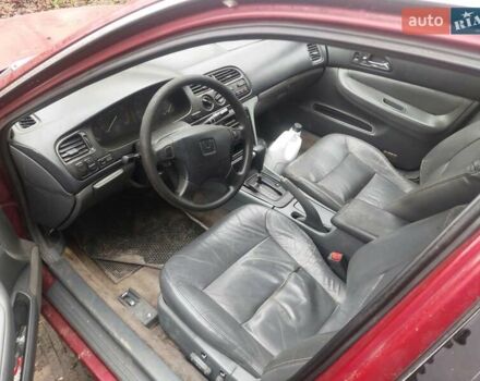 Красный Хонда Аккорд, объемом двигателя 2.68 л и пробегом 160 тыс. км за 1600 $, фото 1 на Automoto.ua