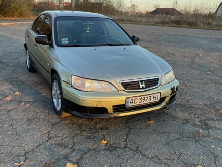 Желтый Хонда Аккорд, объемом двигателя 1.9 л и пробегом 300 тыс. км за 1300 $, фото 1 на Automoto.ua