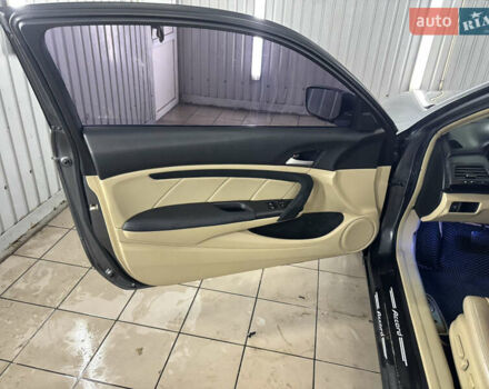 Серый Хонда Аккорд, объемом двигателя 2.35 л и пробегом 180 тыс. км за 8800 $, фото 7 на Automoto.ua