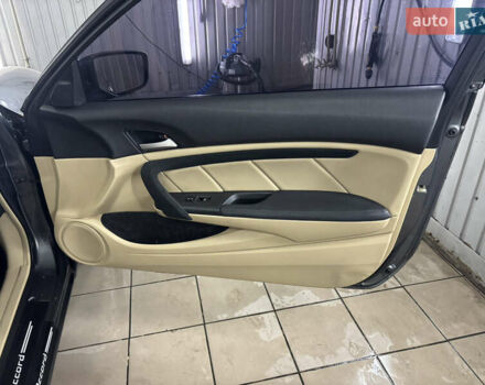 Серый Хонда Аккорд, объемом двигателя 2.35 л и пробегом 180 тыс. км за 8800 $, фото 6 на Automoto.ua