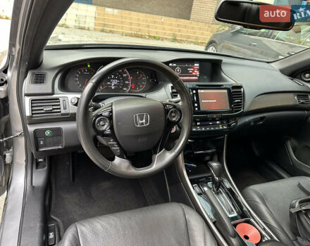 Серый Хонда Аккорд, объемом двигателя 2.36 л и пробегом 119 тыс. км за 12000 $, фото 6 на Automoto.ua