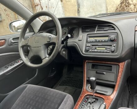 Серый Хонда Аккорд, объемом двигателя 2.3 л и пробегом 276 тыс. км за 2000 $, фото 10 на Automoto.ua