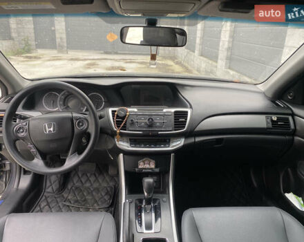 Серый Хонда Аккорд, объемом двигателя 2.35 л и пробегом 140 тыс. км за 11000 $, фото 13 на Automoto.ua