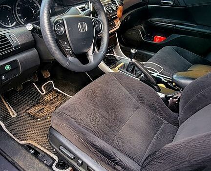 Серый Хонда Аккорд, объемом двигателя 2.4 л и пробегом 212 тыс. км за 12000 $, фото 5 на Automoto.ua