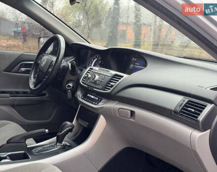 Серый Хонда Аккорд, объемом двигателя 2.35 л и пробегом 173 тыс. км за 10999 $, фото 35 на Automoto.ua