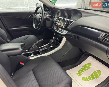 Серый Хонда Аккорд, объемом двигателя 2.36 л и пробегом 180 тыс. км за 9999 $, фото 12 на Automoto.ua