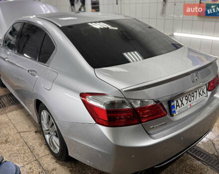 Серый Хонда Аккорд, объемом двигателя 2.36 л и пробегом 180 тыс. км за 9999 $, фото 5 на Automoto.ua