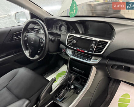 Серый Хонда Аккорд, объемом двигателя 2.36 л и пробегом 180 тыс. км за 9999 $, фото 11 на Automoto.ua