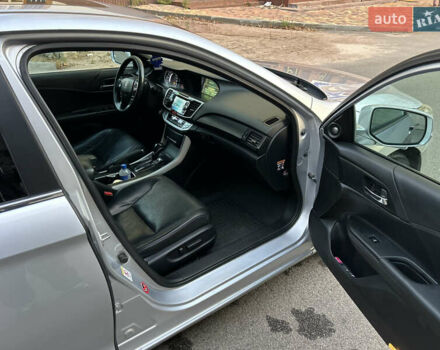 Серый Хонда Аккорд, объемом двигателя 2.4 л и пробегом 293 тыс. км за 11499 $, фото 20 на Automoto.ua